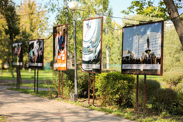 Открытие городского фотопроекта «БелГУ: 150 лет в лицах и архитектуре» — снимок 15