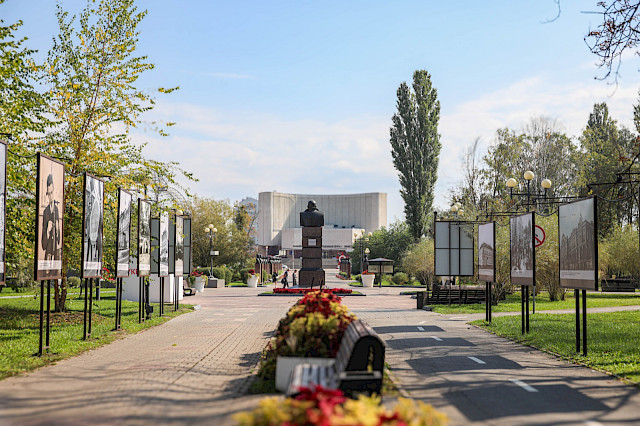 Открытие городского фотопроекта «БелГУ: 150 лет в лицах и архитектуре» — снимок 19