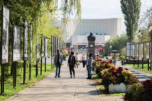 Открытие городского фотопроекта «БелГУ: 150 лет в лицах и архитектуре» — снимок 22