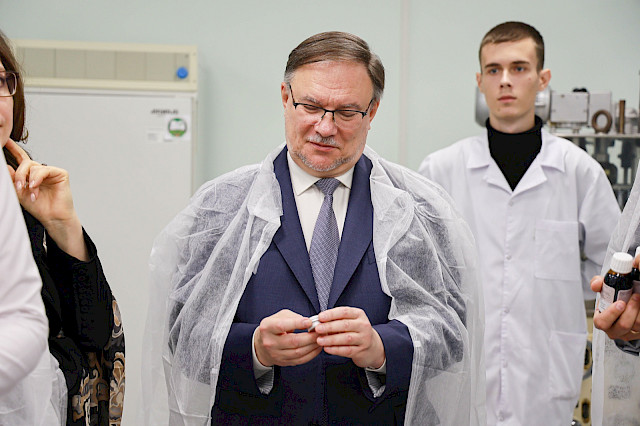 Торжественное открытие инновационно-образовательной протезно-ортопедической лаборатории и опытно-производственных участков — снимок 18