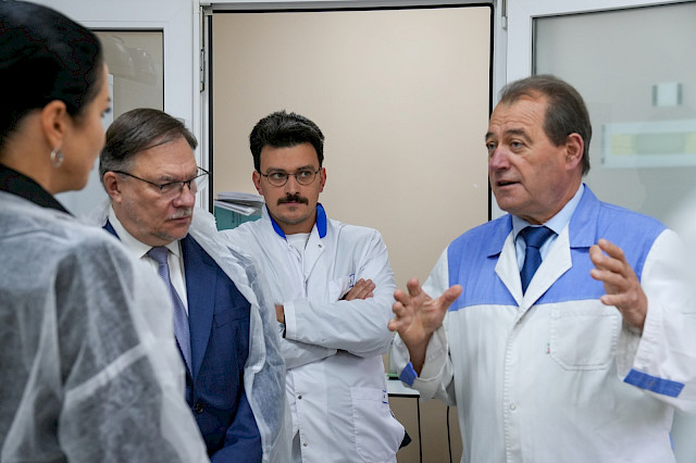 Торжественное открытие инновационно-образовательной протезно-ортопедической лаборатории и опытно-производственных участков — снимок 31