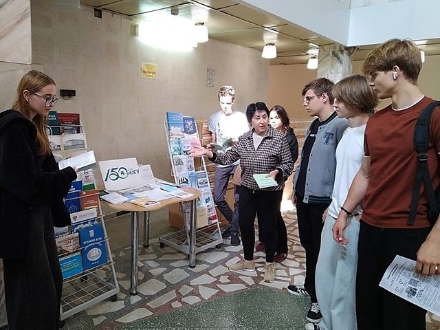 Книжно-журнальная выставка к 150-летию НИУ «БелГУ» — снимок 1